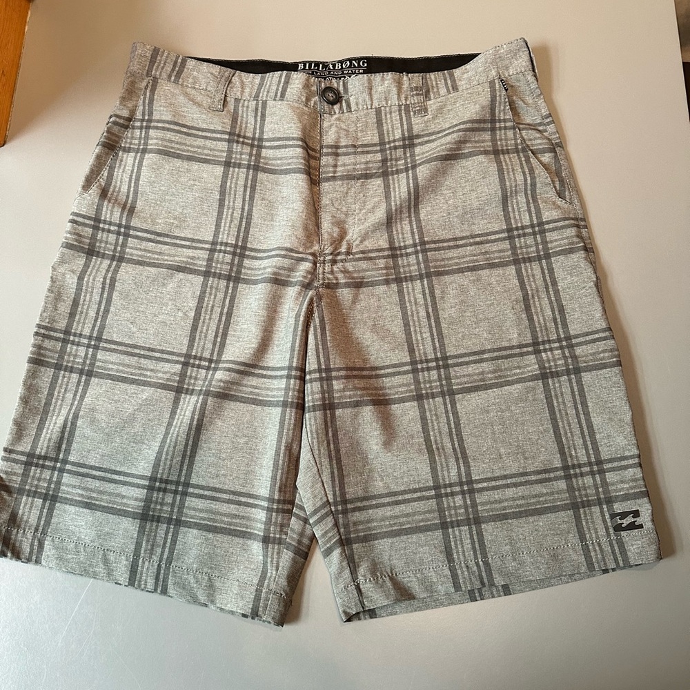Men’s Billabong Platinum stretch shorts. 34”.
